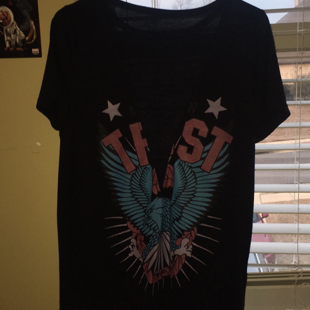 Mesh-front black graphic tee